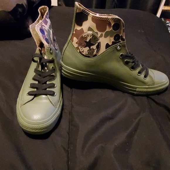 Converse - Picture 1 of 5